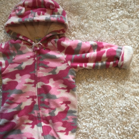 Healthtex 3/6M pink camouflage snowsuit zip up - Picture 3 of 9